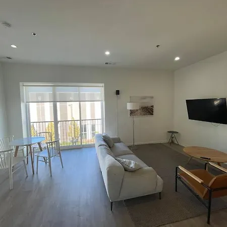 Luxurious 4 Bedroom Retreat In The Heart Of Chicago'S Vibrant Downtown